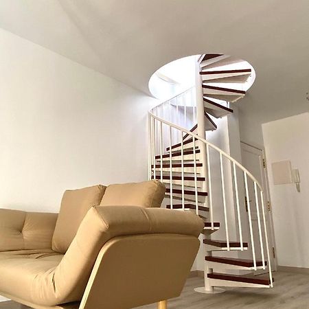 Spiral Stairs Duplex Apartment Figueres  Bagian luar foto