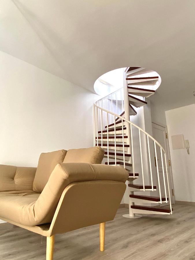 Spiral Stairs Duplex Apartment Figueres  Bagian luar foto