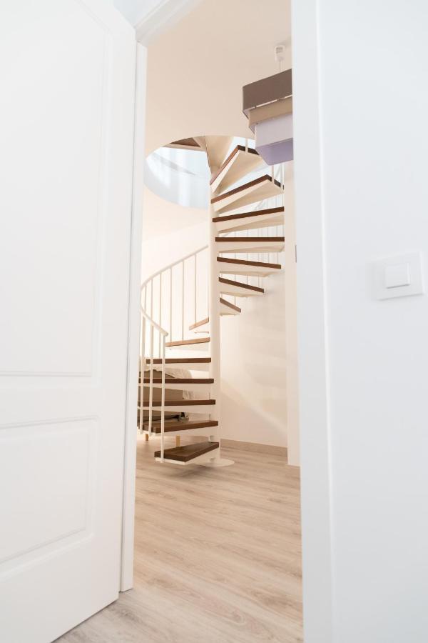Spiral Stairs Duplex Apartment Figueres  Bagian luar foto